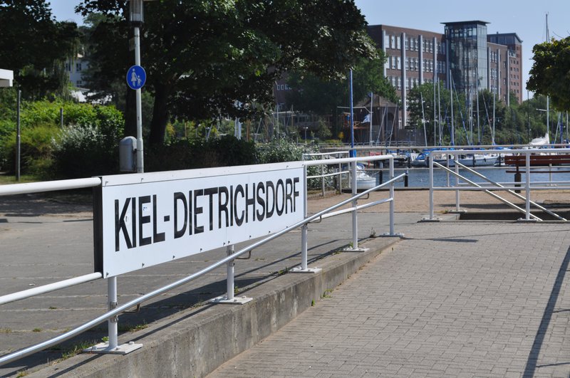 Verbindung zum Westufer. Den Fähranleger gibt es seit 1996.