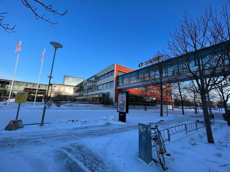 ein verschneiter Campus