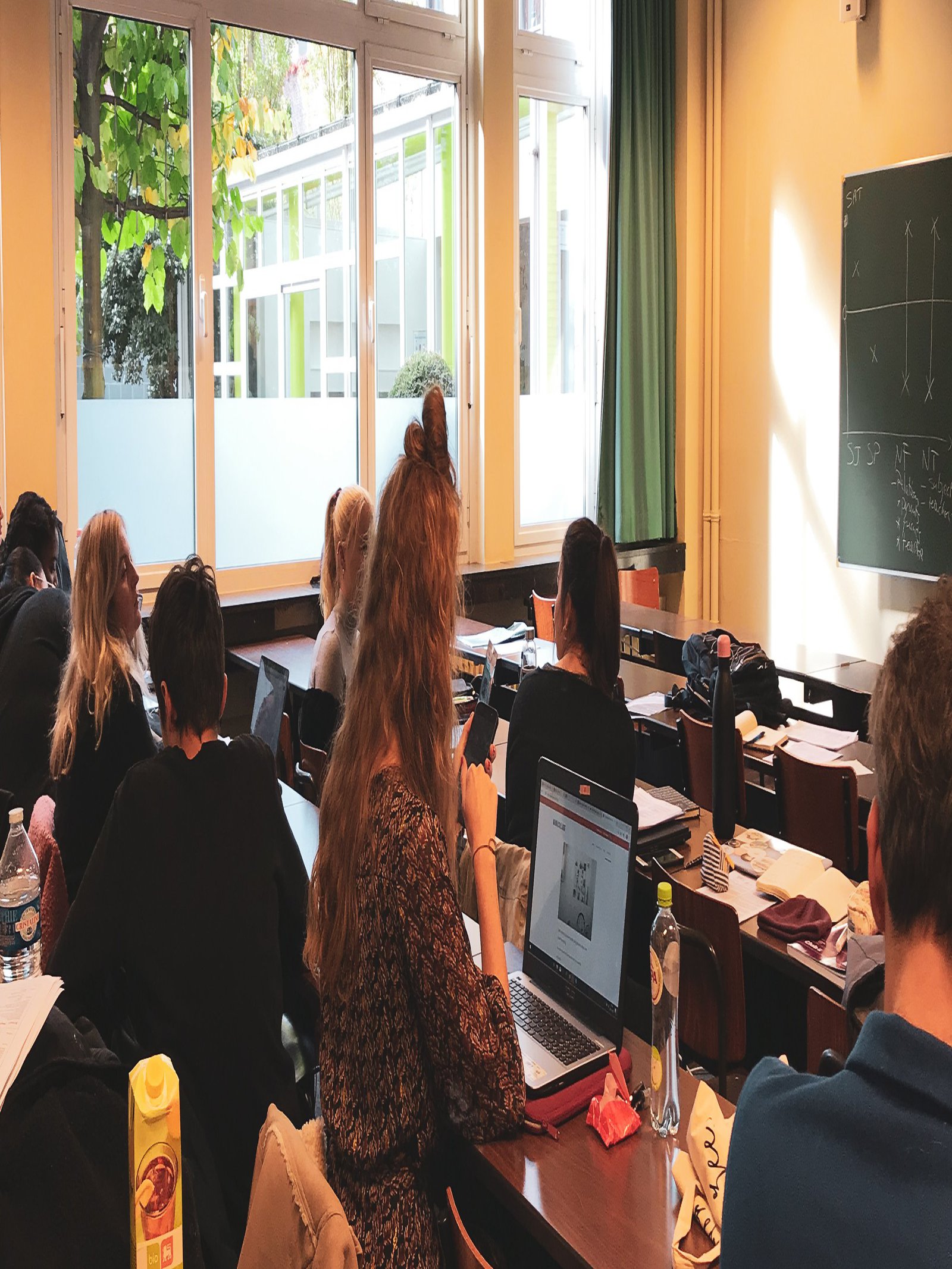 Auch die Arbeit in Projektgruppen gehört zum Alltag dazu. Foto: Baxmann