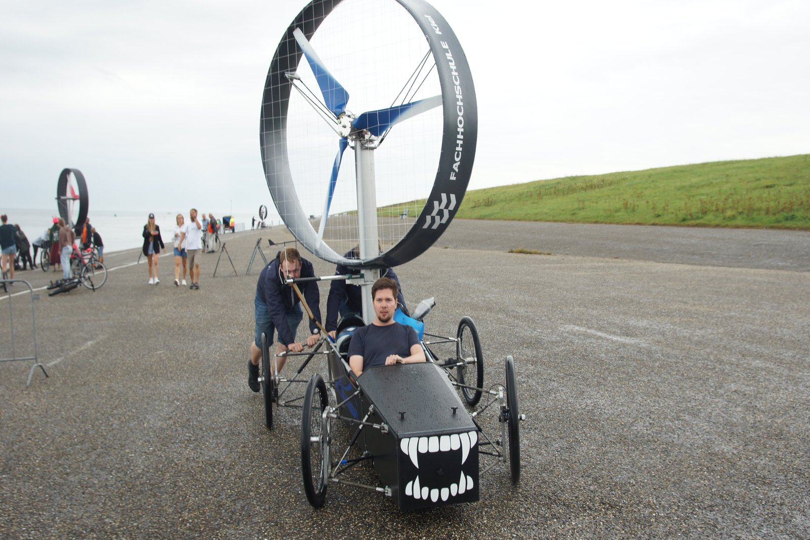 Teamfoto Baltic Thunder Startseite Das Gegenwind-betriebene Fahrzeug von Baltic Thunder