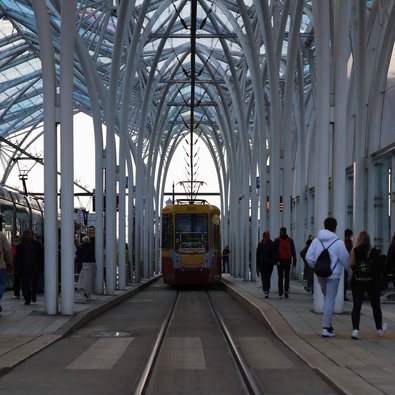Gewölbe über der Straßenbahn