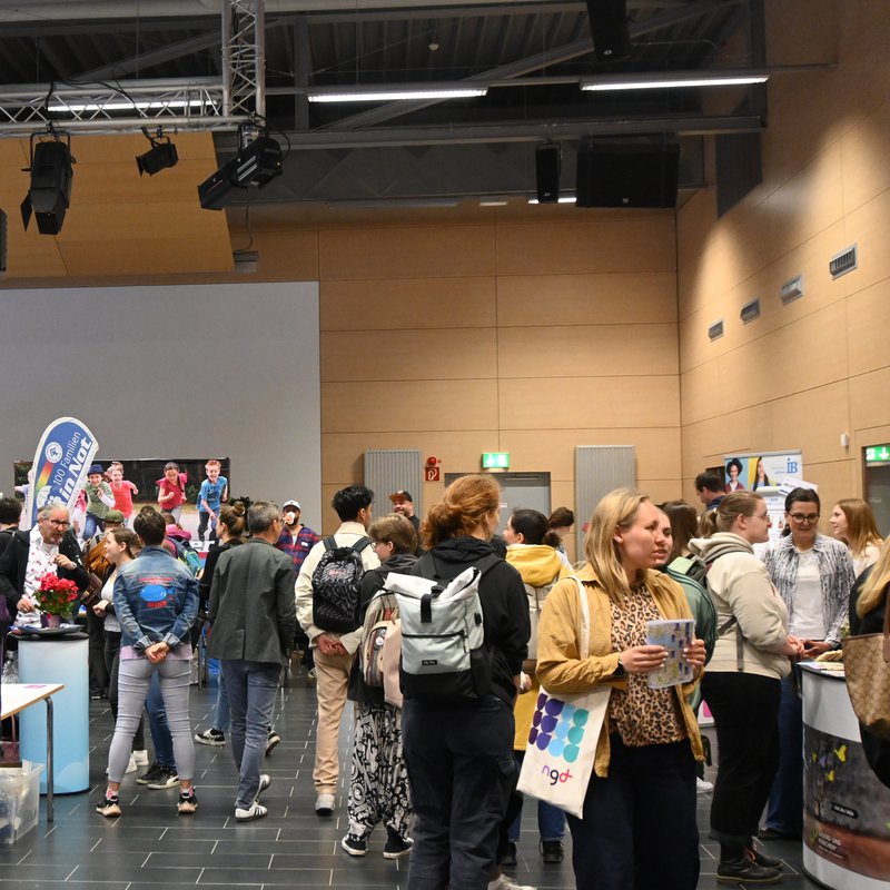 Blick in den Audimax der FH Kiel am Tag der Praxismesse Soziale Arbeit 2025