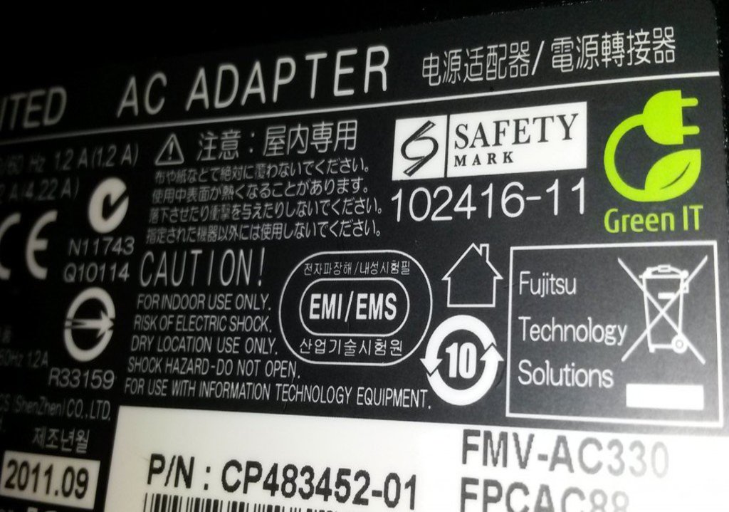 Die Rückseite eines Netzteils.