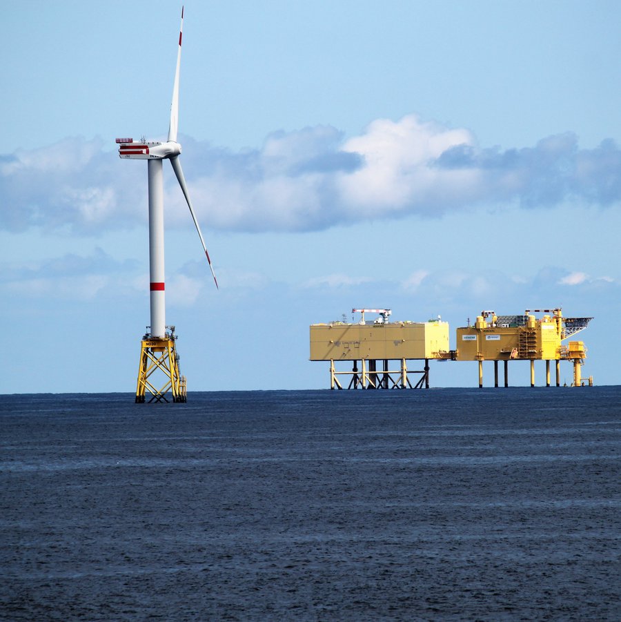 Eine Offshore Windkraftanlage