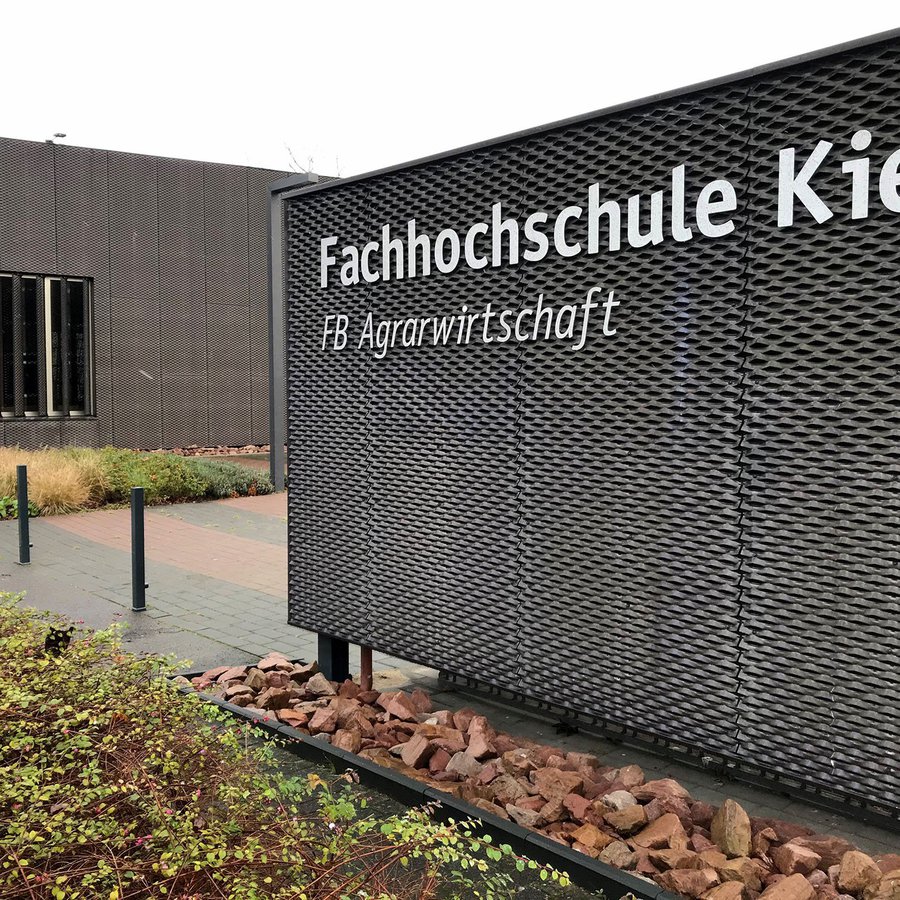 Campusimpression Agrarwirtschaft Schriftzug Fachhochschule Kiel FB Agrarwirtschaft.