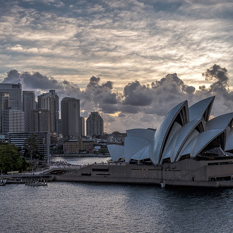 Blick vom Wasser aus auf Sydney