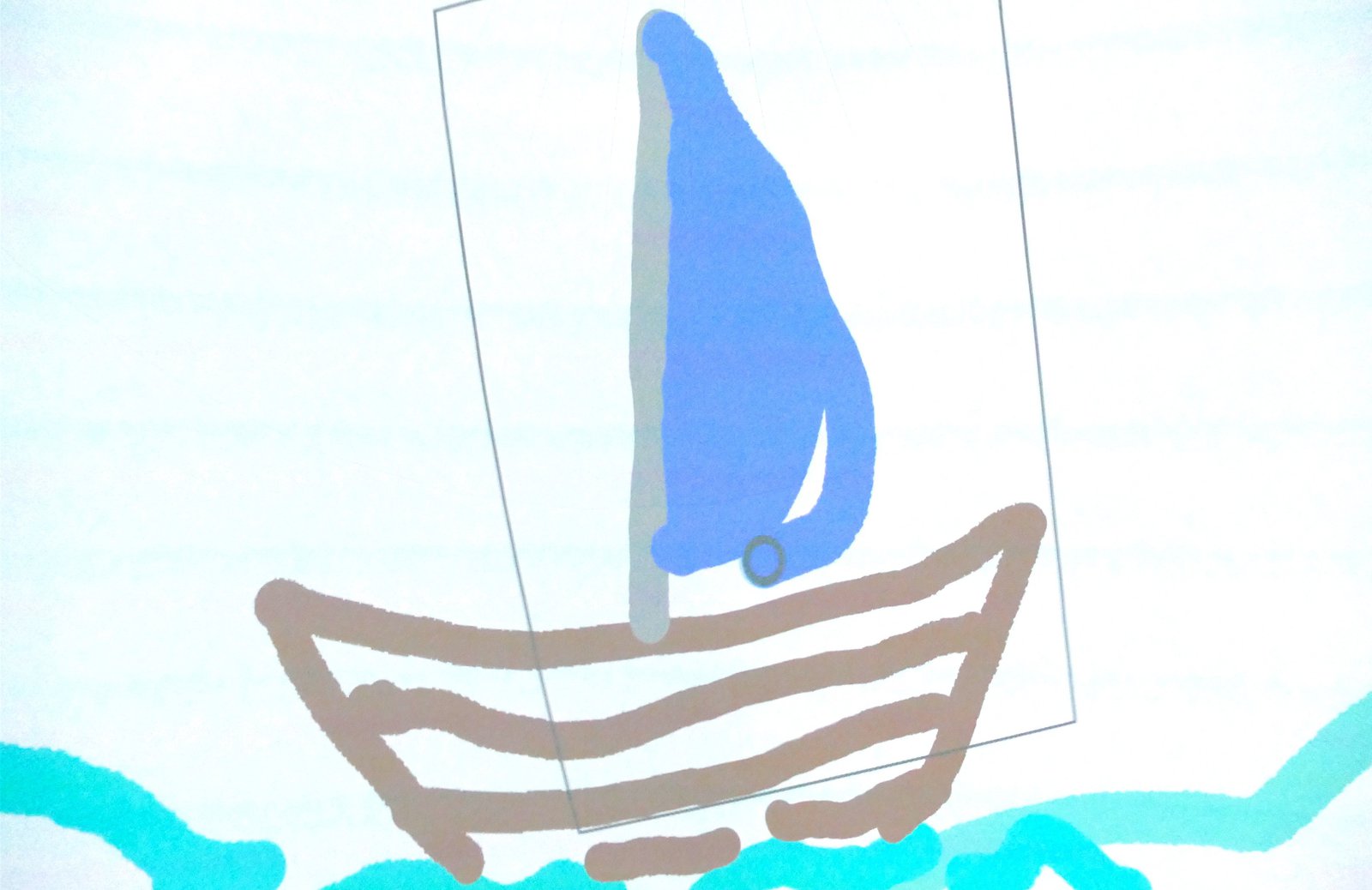 Ein selbstgemaltes Segelboot schippert auf dem Wasser.