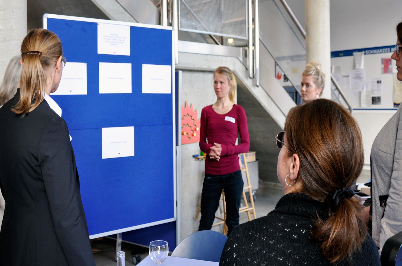 Ein starkes Team für eine erfolgreiche Veranstaltung zur Digitalen Woche: (v.l.) Kathrin Reinicke, Anna Frahm, Dr. Marike Schmeck, Dr. Britta Thege, Marion Mayr-Tschofening, Regine Schlicht und Prof. Dr. Doris Weßels. Foto: Hiller