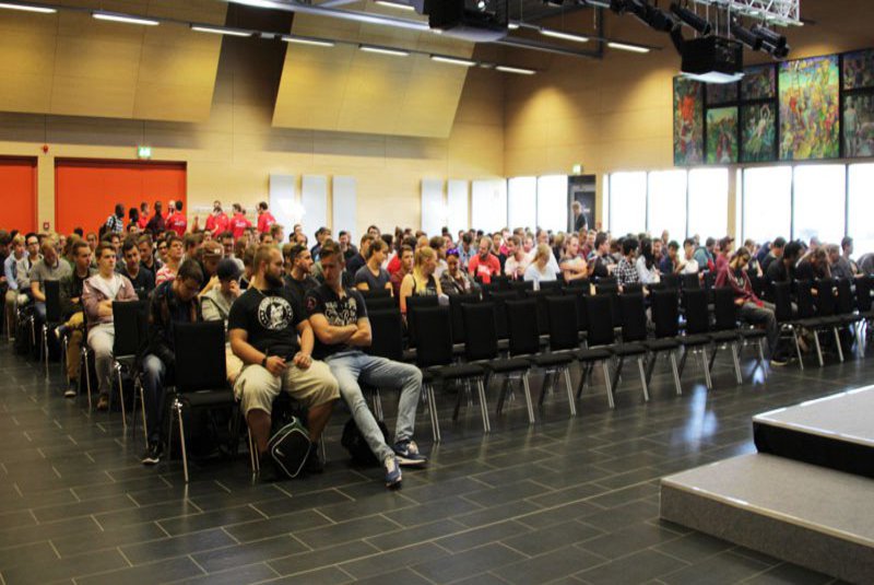 Erstsemester Informatik und Elektrotechnik 2016 Erstsemester Informatik und Elektrotechnik hören einen Vortrag im Audimax der Fachhochschule Kiel