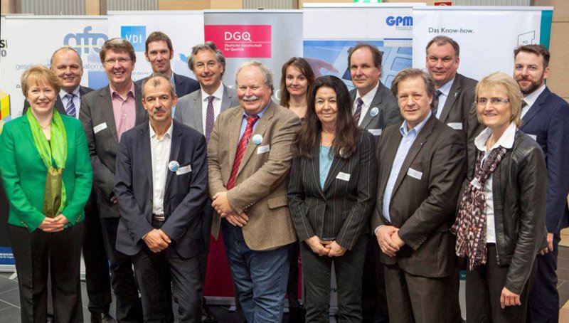 Kooperationspartner und Aktive des Prozessmanagementforums 2015 Gruppe der Kooperationspartnerinnen und -partner sowie Aktiven