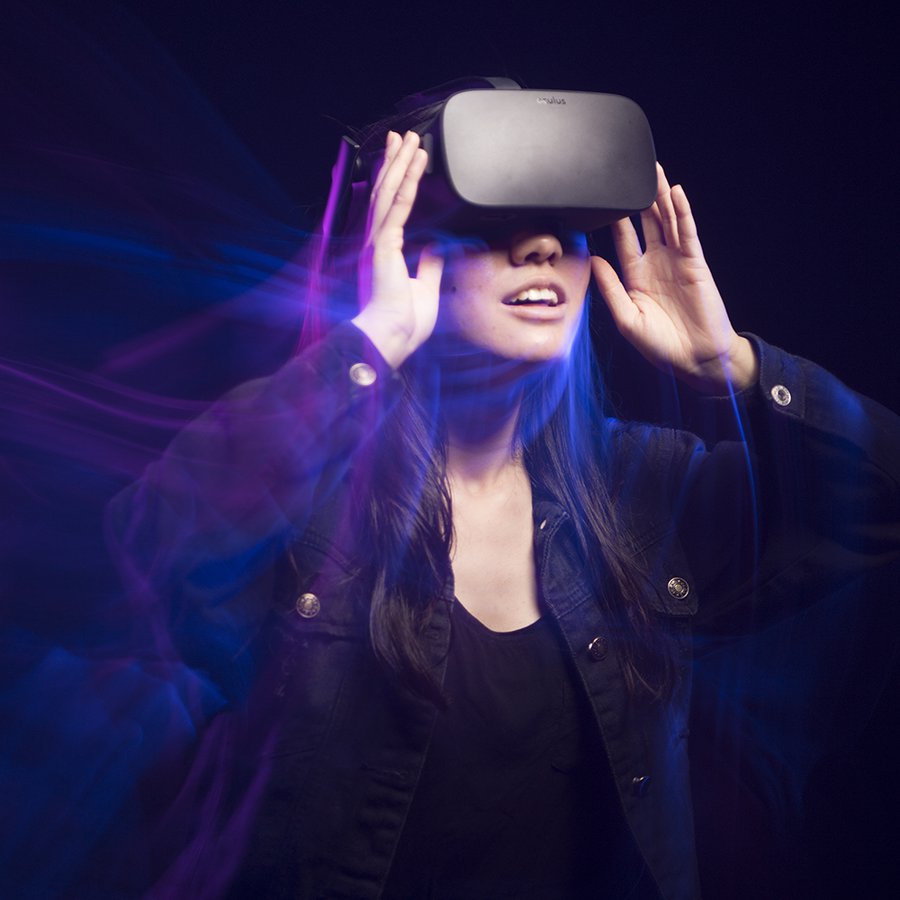 Foto: Diekötter Frau mit VR-Brille