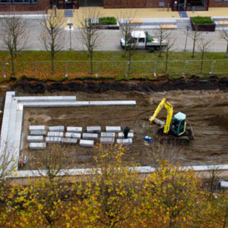 Aus der Luft lässt sich gut erkennen, wo das künftige Gebäude einmal stehen wird.