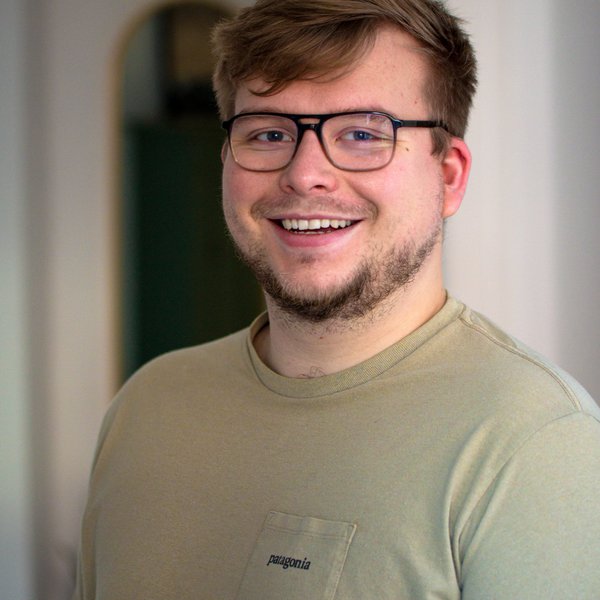 Der gelernte Tischler hat es mit seinem ersten eigens geschriebenen Drehbuch in das Finale des Drehbuchpreises Schleswig-Holstein geschafft.