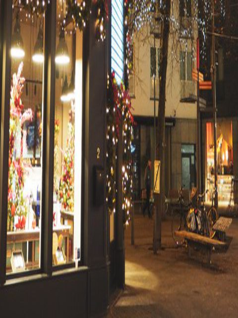 Geschäfte und Straßen sind festlich geschmückt. (Foto: Baxmann) Geschäfte und Straßen sind festlich geschmückt. (Foto: Baxmann)