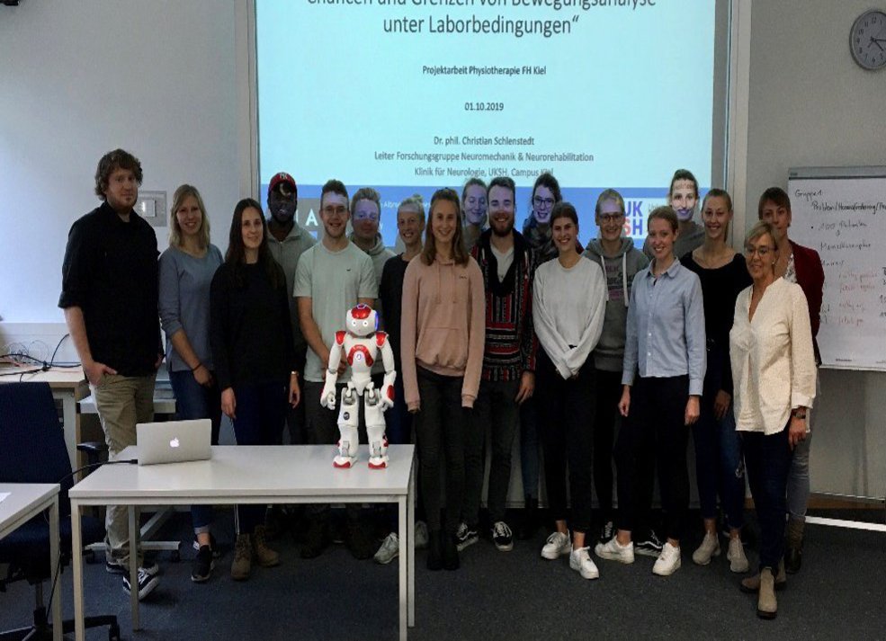 Die Studierenden des 5. Semesters mit Ferdinand Zeidler (1.v.li.), Anne Jarck (2.v.l.) und Silke Klarmann (1.v.r., vorn) und Ihrer Dozentin Prof. Dr. Katharina Scheel (1.v.r., hinten). Foto: Dr. Christian Schlenstedt