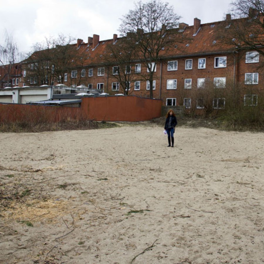 Neubau-Fläche Martina Löwenstrom auf der Neubau-Fläche auf dem Campus der Fachhochschule Kiel