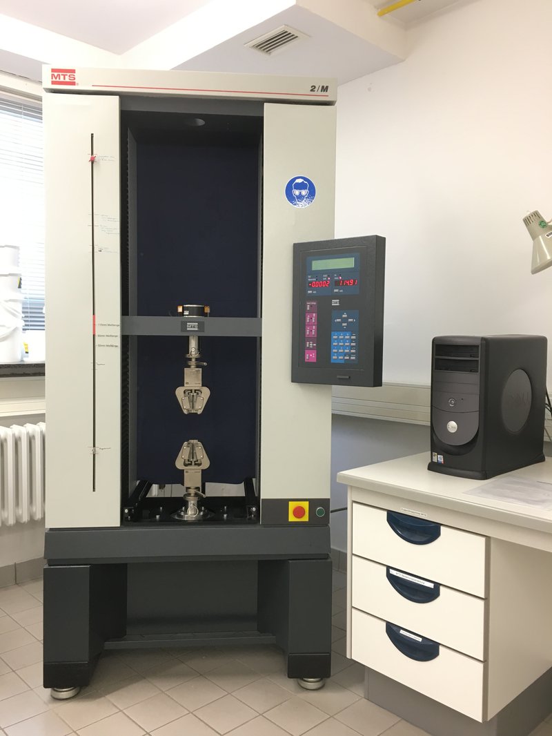 Universalprüfmaschine MTS 2/M