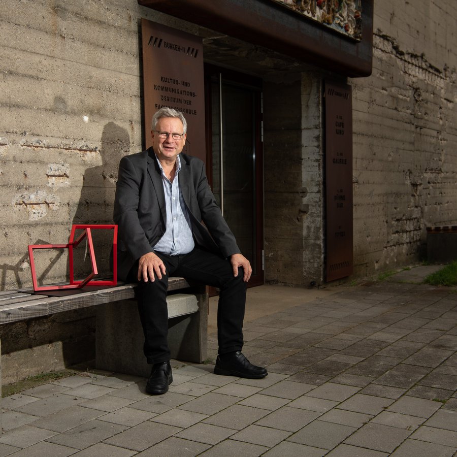 Foto: Andreas Diekötter ein Mann auf einer Bank