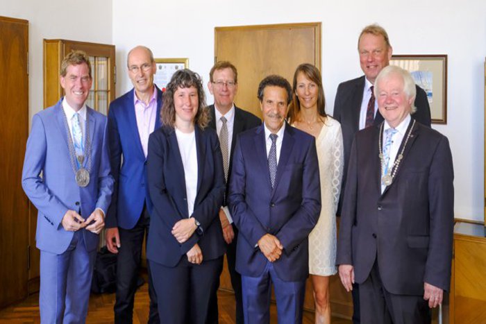 Feierliche Preisverleihung mit Oberbürgermeister Dr. Ulf Kämpfer; Laudator (für Prof. Es-Souni) Prof. Dr. Franz Faupel; Wissenschaftspreisträgerin Prof. Anette Haug; Laudator (für Prof. Haug) Prof. Dr. Timo Felber; Innovationspreisträger Prof. Mohammed Es-Souni; Leiterin der Wissenschaftsabteilung im Ministerium für Bildung, Wissenschaft und Kultur, Friederike Kampschulte; Vorsitzender des Kultur- und Wissenschaftssenats der Landeshauptstadt Kiel Prof. Dr. Lutz Kipp, Präsident der Christian-Albrechts-Universität zu Kiel und Stadtpräsident Hans-Werner Tovar (v.l.). Foto: LH Kiel / Peter Lühr