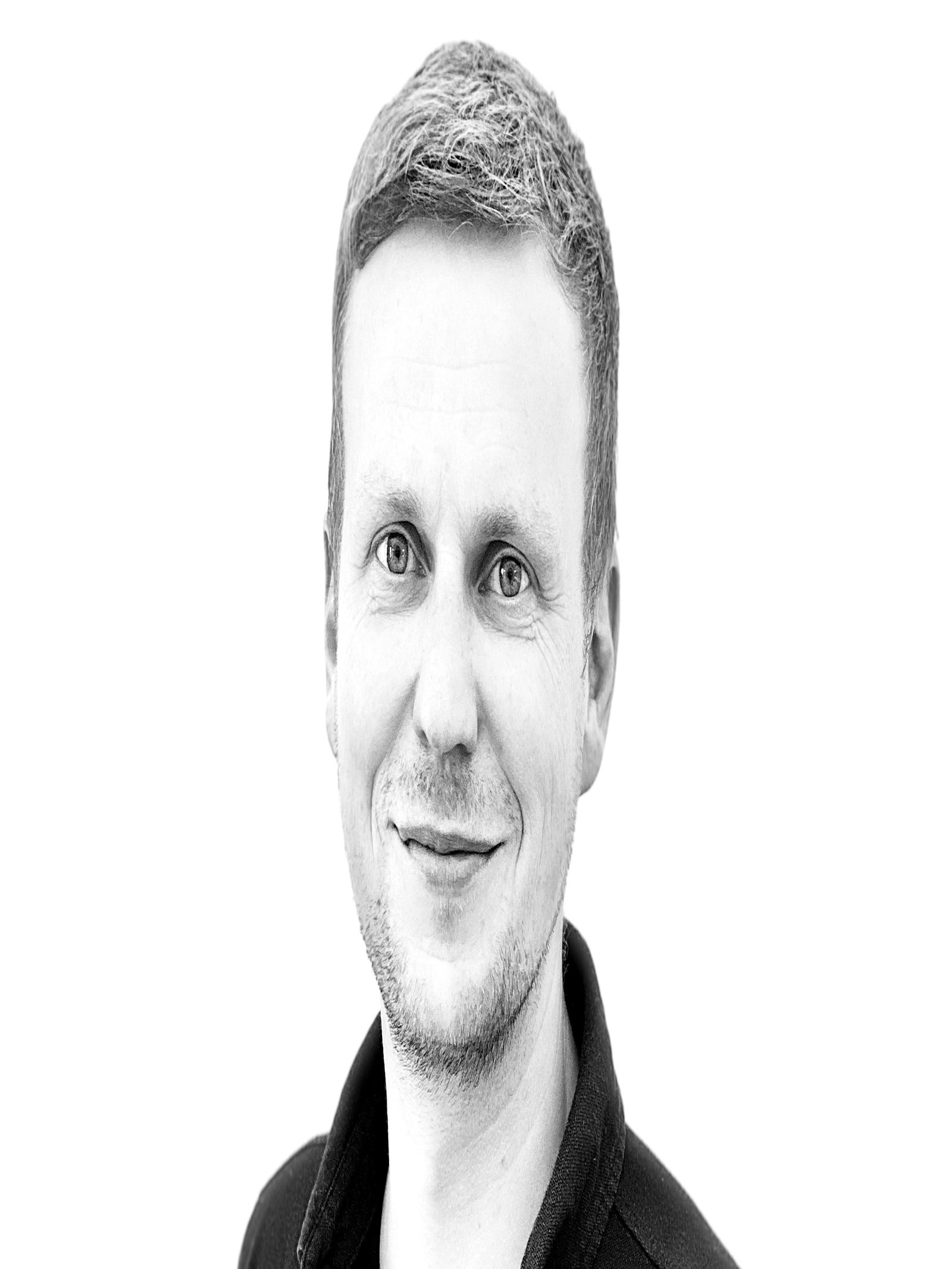 Guido Hohensee teilt sich seit beinahe 20 Jahren mit seinen früheren Kommilitonen einen Arbeitsplatz. 2019 zog die Agentur in den Schwedenkai um. (Foto: bdrops)