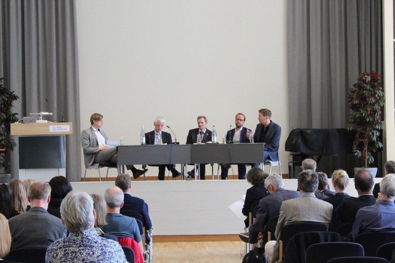 Podiumsdiskussion über regionale Auswirkungen weltwirtschaftlicher Entwicklungen.
