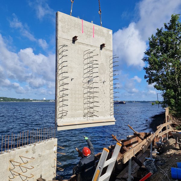 Einbau einer Spundwand