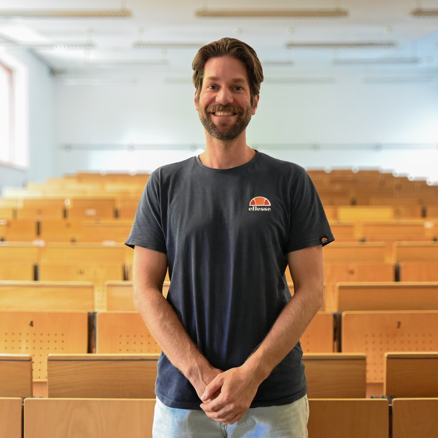 Christopher Ramm lächelt in die Kamera.