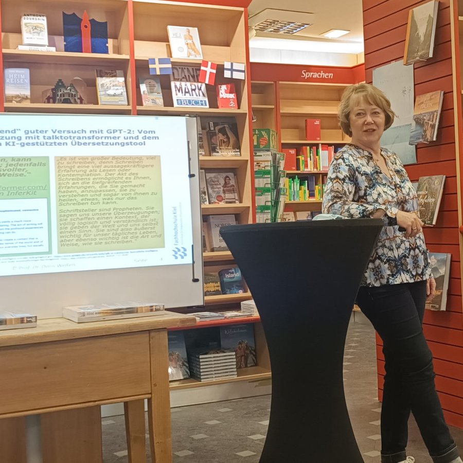 Foto: Brahms Prof. Dr. Weßels referierte in der Holtenauer Buchhandlung über künstliche Intelligenzen als Co-Autoren. (Foto: Brahms)