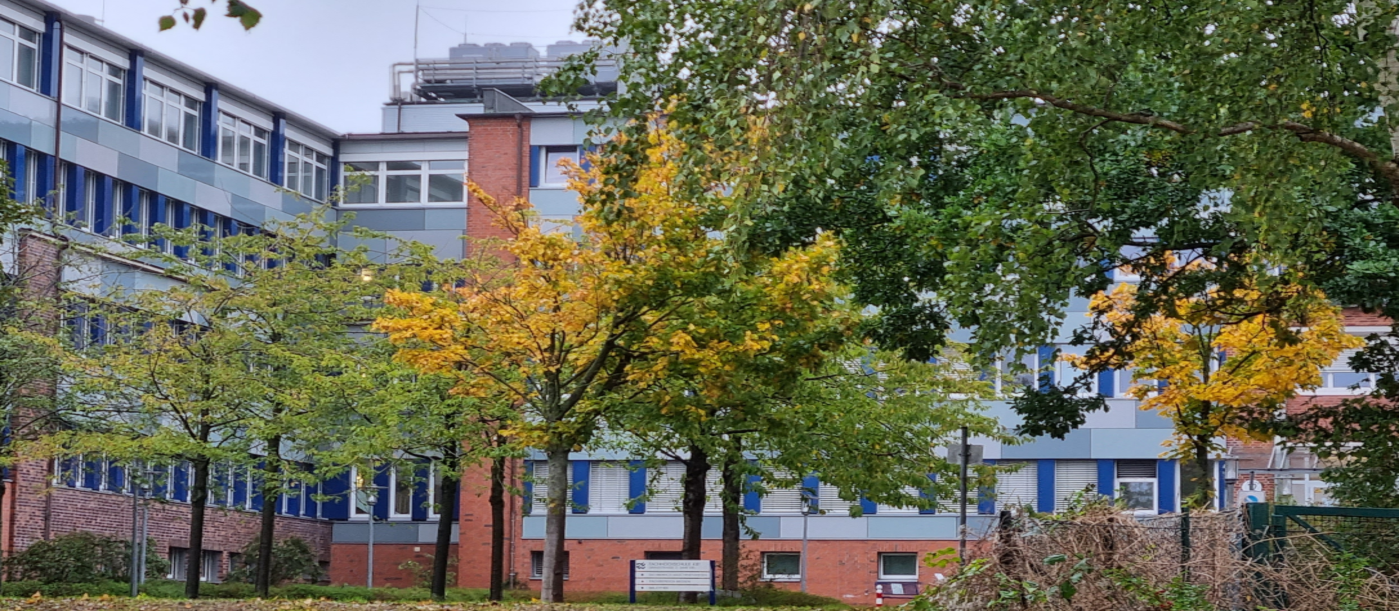 Gebäude C12, Blick von der Grenzstraße