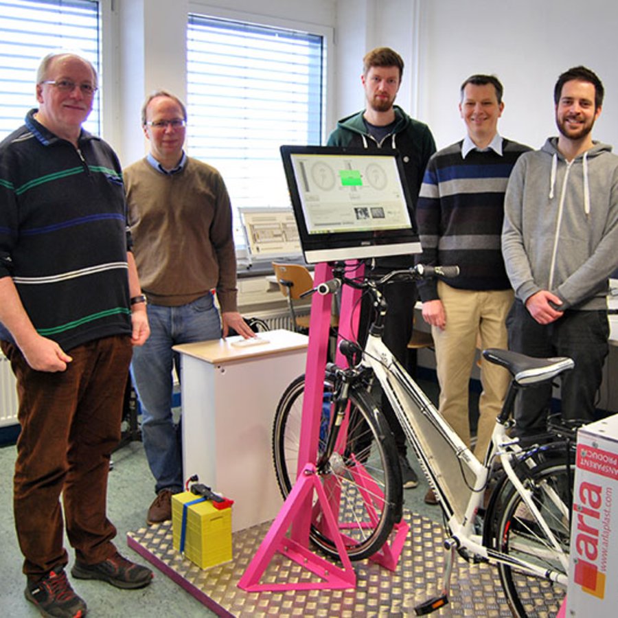 Das Team Energiefahrrad Das Team Energiefahrrad präsentiert seine Kreation