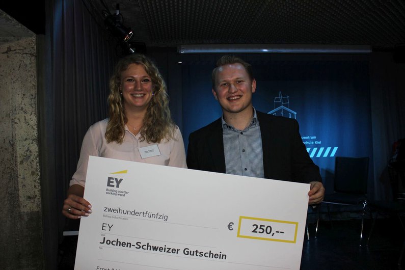 Wir gratulieren Alina Schmitz, Philipp Setzpfand und Philip Schüller (nicht im Bild) zu einer tollen Leistung!