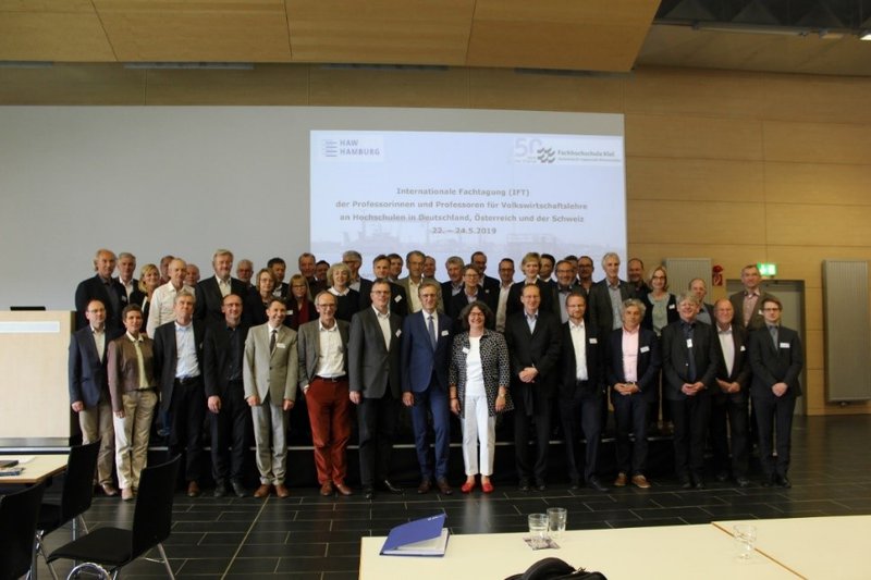 Teilnehmer*innen der Konferenz am Tagungsstandort Fachhochschule Kiel.