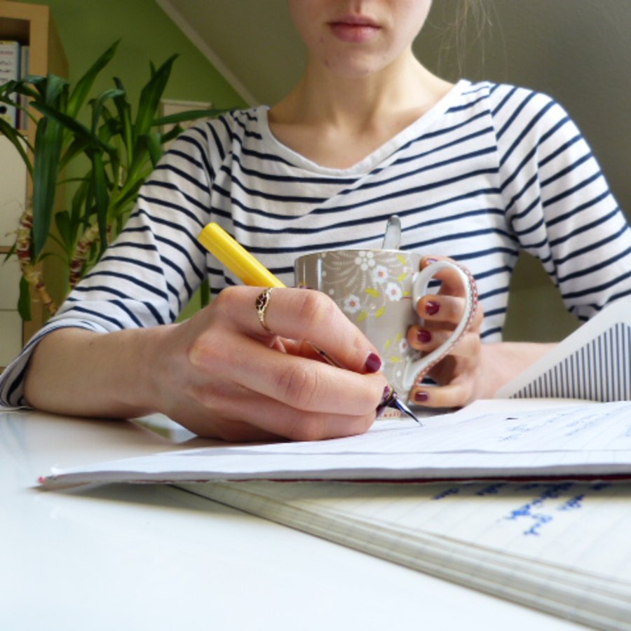 Foto: Baxmann Frau mit Stift in der Hand