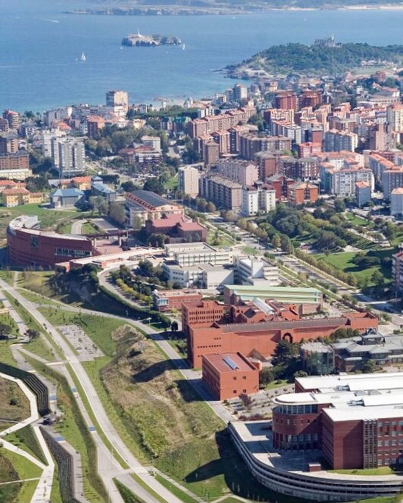 Die Aussicht auf den weitläufigen Campus von weit oben
