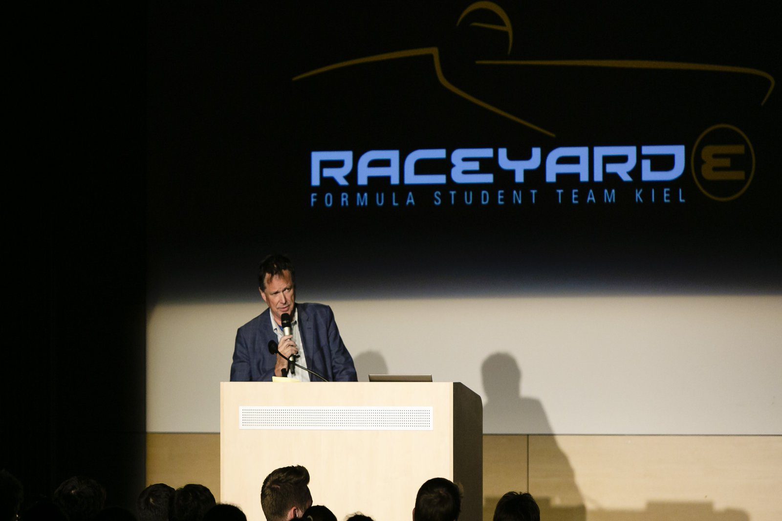 Begrüßte die zum Rollout des neuen Wagens geladenen Gäste: Präsident Prof. Dr. Udo Beer. Foto: Molter