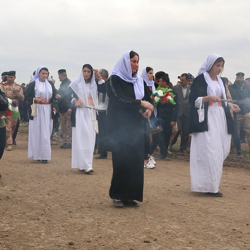 Trauerzug ezidischer Frauen im Dorf Kocho (Region Shingal)nach dem Genozid 2014