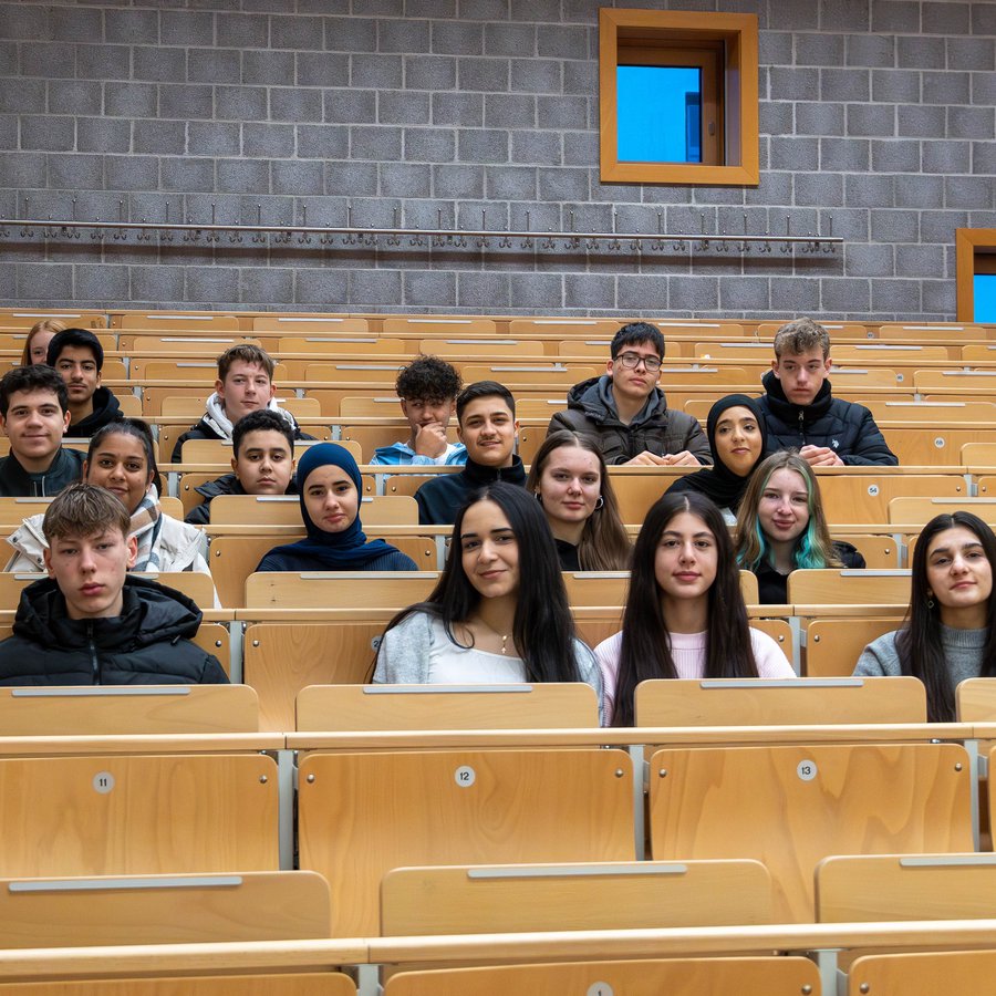 junge Menschen im Hörsaal