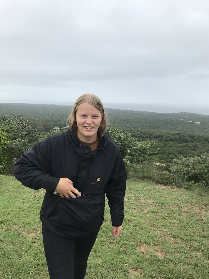 Foto von Joy beim Wandern