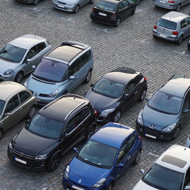 Parkplatz von schräg oben