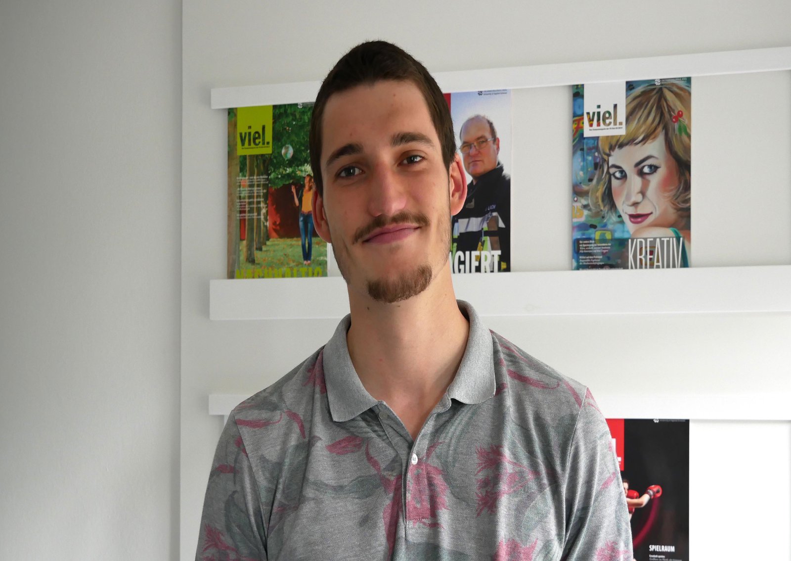 Student Yann Chevalaz Student Yann Chevalaz in der Marketingabteilung der Fachhochschule Kiel