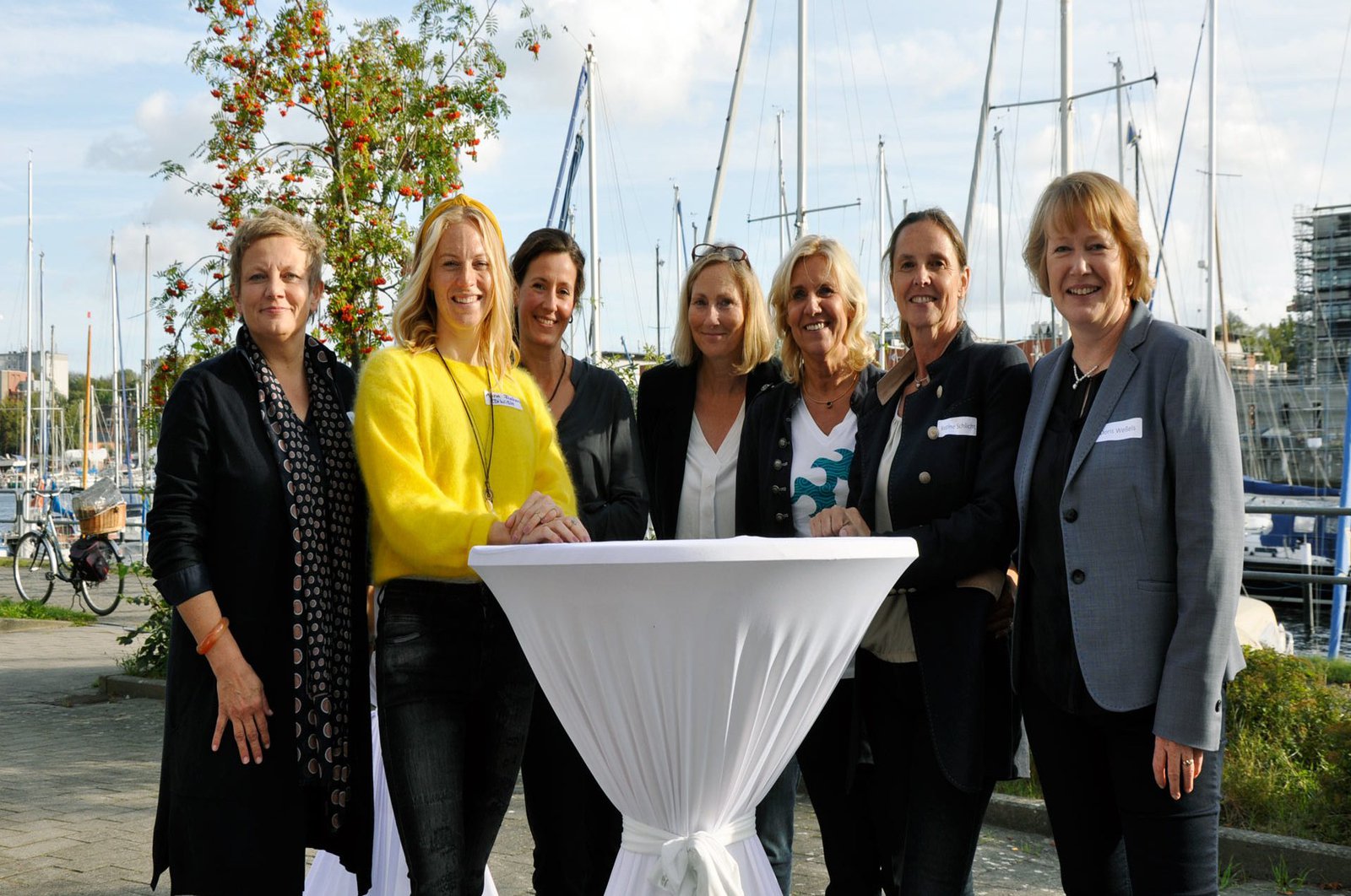 Ein starkes Team für eine erfolgreiche Veranstaltung zur Digitalen Woche: (v.l.) Kathrin Reinicke, Anna Frahm, Dr. Marike Schmeck, Dr. Britta Thege, Marion Mayr-Tschofening, Regine Schlicht und Prof. Dr. Doris Weßels. Foto: Hiller