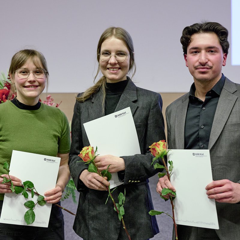 Birte Ahlers, Janna Hoogestraat und Kerim Dede bekamen ihre Urkunden für das Deutschlandstipendium.