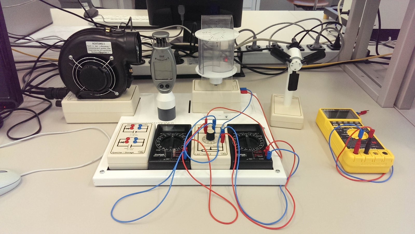 Modell-Windenergieanlage