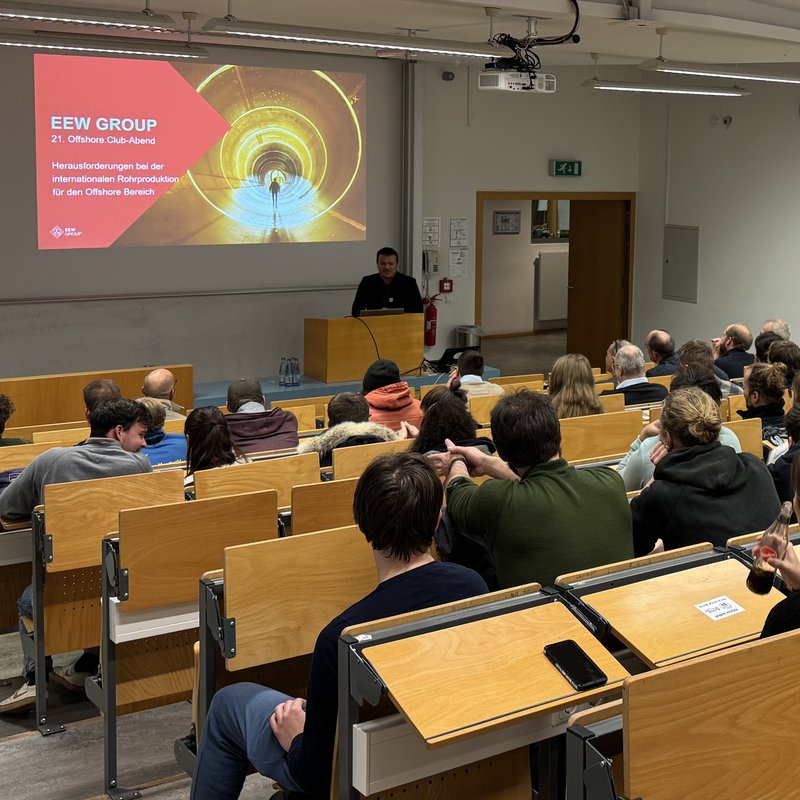 Blick in einen Hörsaal mit Studierenden an der HAW Kiel beim 21. Offshore.Club-Abend