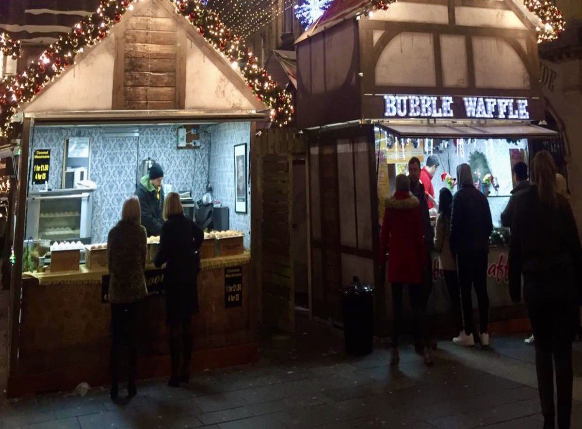 Auch in Newcastle upon Tyne gibt es auf dem Weihnachtsmarkt reichlich Essenstände mit allem, was das Herz begehrt. Foto: Richert