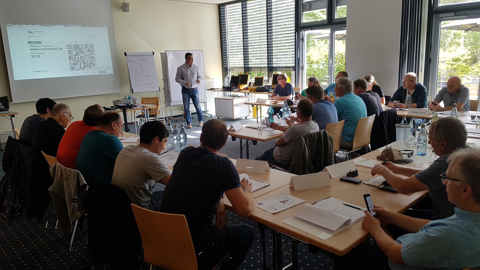 Thomas Busse, Leiter der Messtechnik der Berliner Stromnetze erklärt die Vorgehensweise der Berline Stadtwerke bei Stromausfällen. Foto: K. Rethmeier