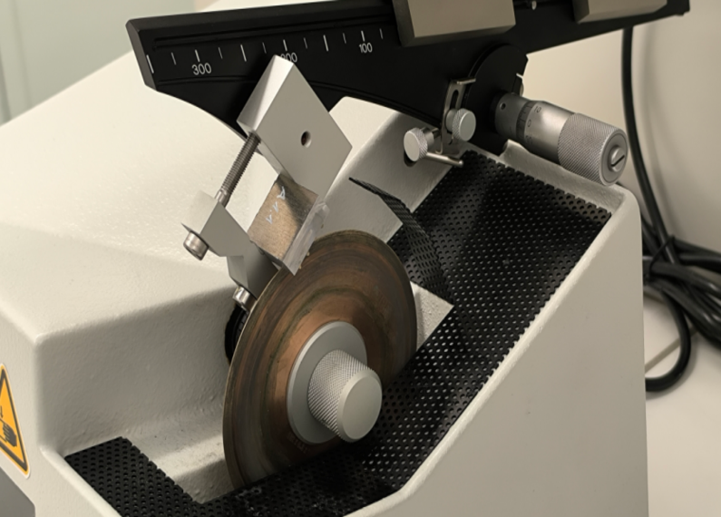 Niedertourensäge dekoratives Element, Niedertourensäge