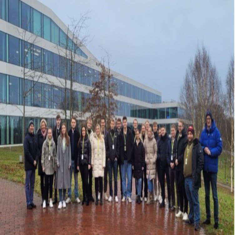 Besuchergruppe bei Dräger