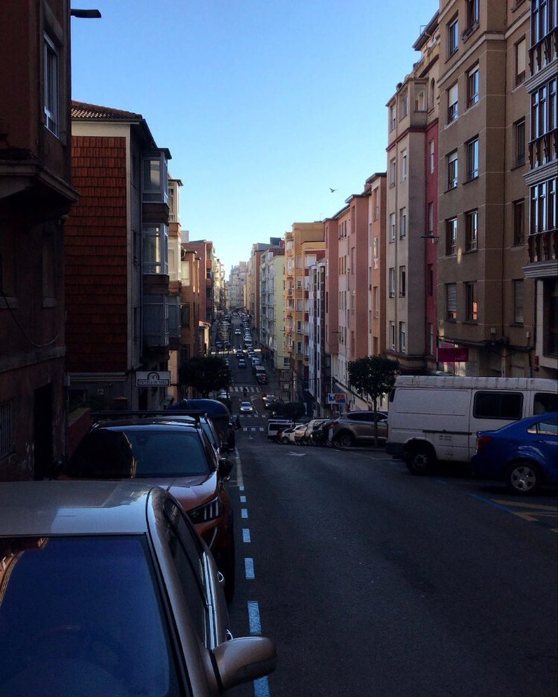 Straßenschlucht in Santander