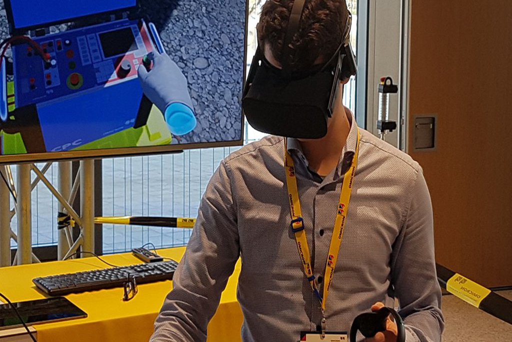 Lucca Schwitalla mit VR-Brille